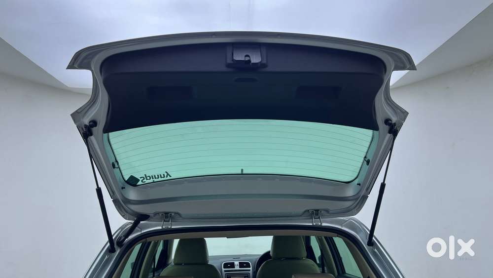 Volkswagen Polo Petrol Highline 1.2l, 2015, Petrol