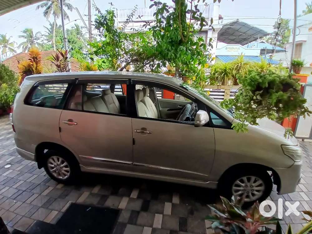 Toyota Innova Diesel Manual 2012 8 Seater. Re.