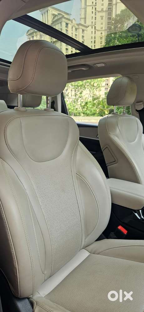 Mahindra Xuv700 2.2 Ax 7 Diesel At Luxury Pack Str Awd, 2022, Diesel
