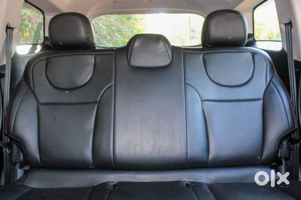 Mahindra Xuv700 2.0 Ax 5 Petrol Mt Str, 2022, Petrol