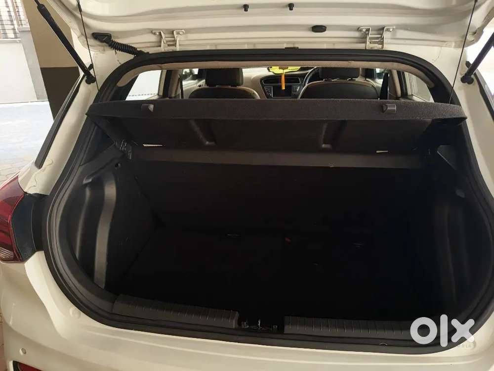 Hyundai I20 2020 Petrol 930000 Km Driven