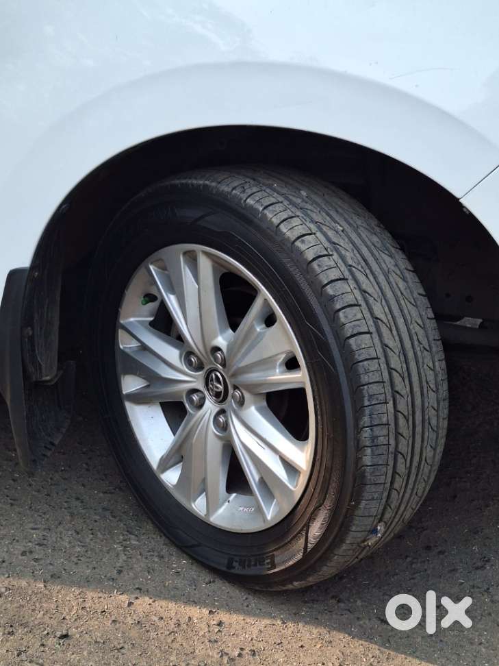 Toyota Innova Crysta 2.8 Zx At 7 Seater, 2016, Diesel