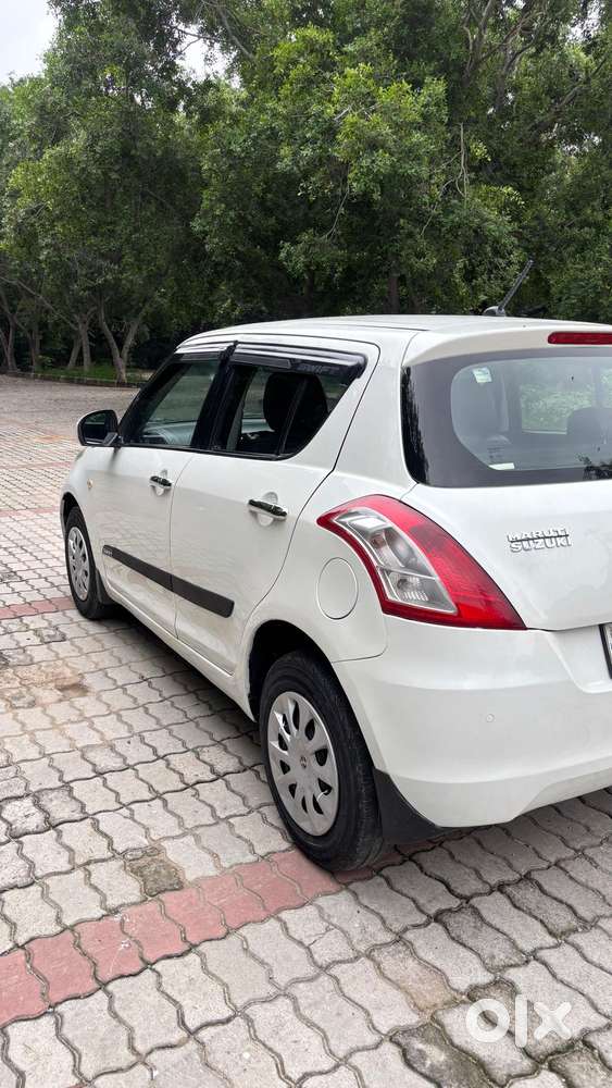 Maruti Suzuki Swift Lxi Optional-o, 2017, Cng & Hybrids