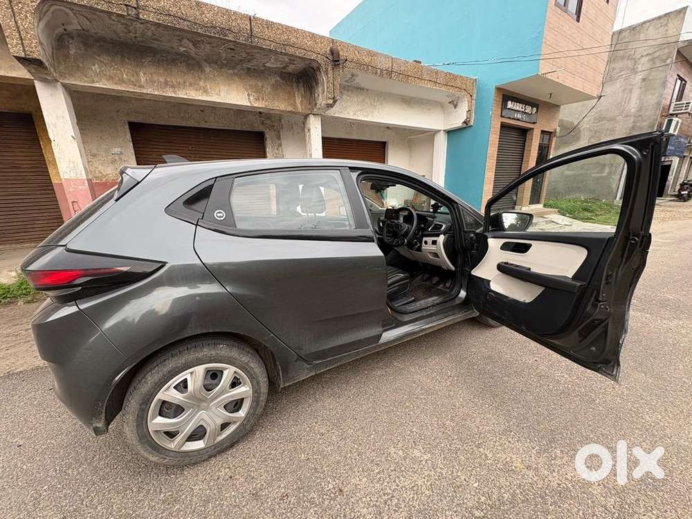 Tata Altroz 2024 Petrol Well Maintained