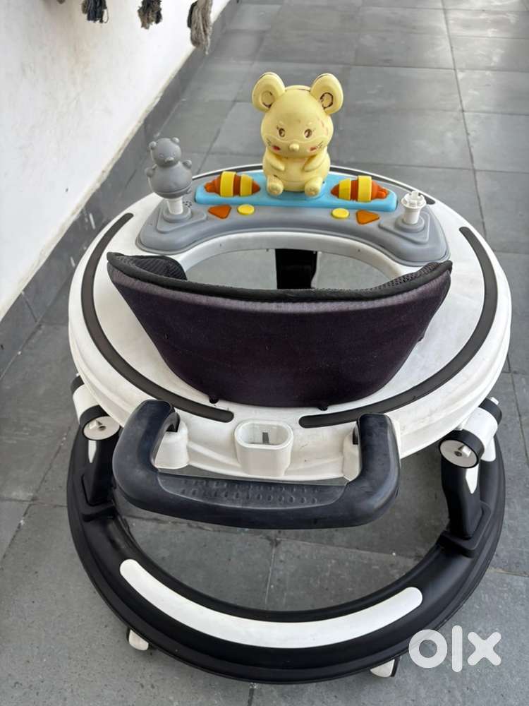 StarAndDaisy Baby walker