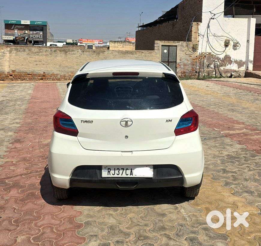 Tata Tiago 1.2 Revotron Xm, 2016, Petrol