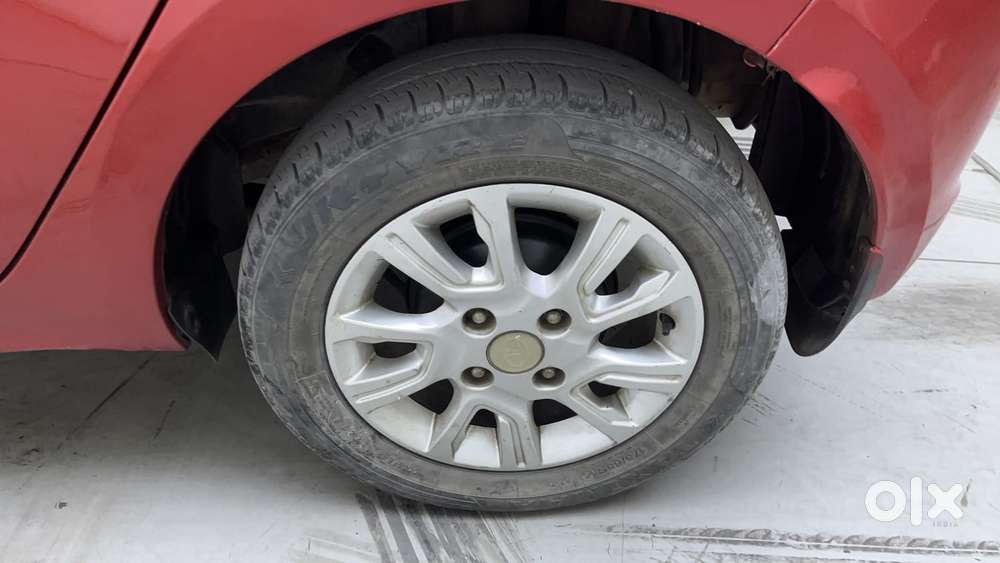 Tata Tiago Xza, 2017, Petrol