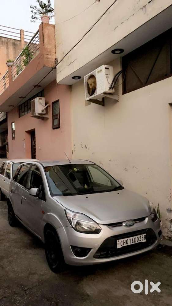 Ford Figo 2010 Petrol 90000 Km Driven