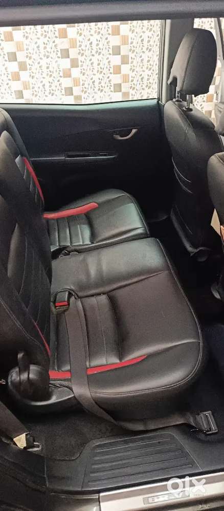 7 Seater Luxury Brv Car