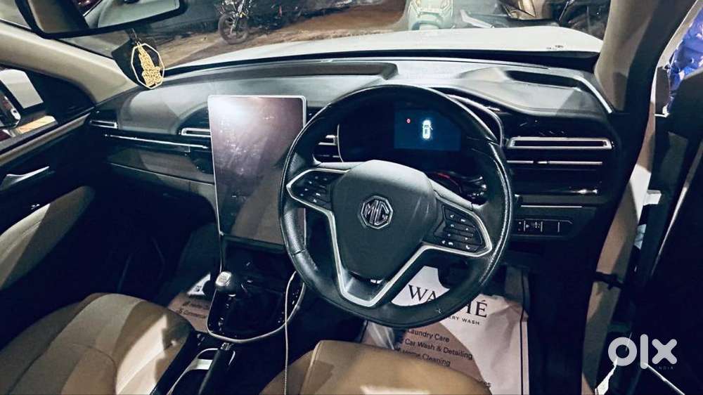Mg Hector 2025 Petrol 16490 Km Driven