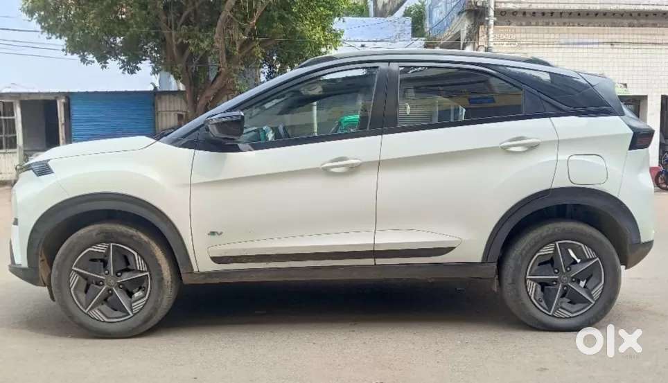 Tata Nexon EV XZ Plus Lux, 2023, Electric - Photo 3