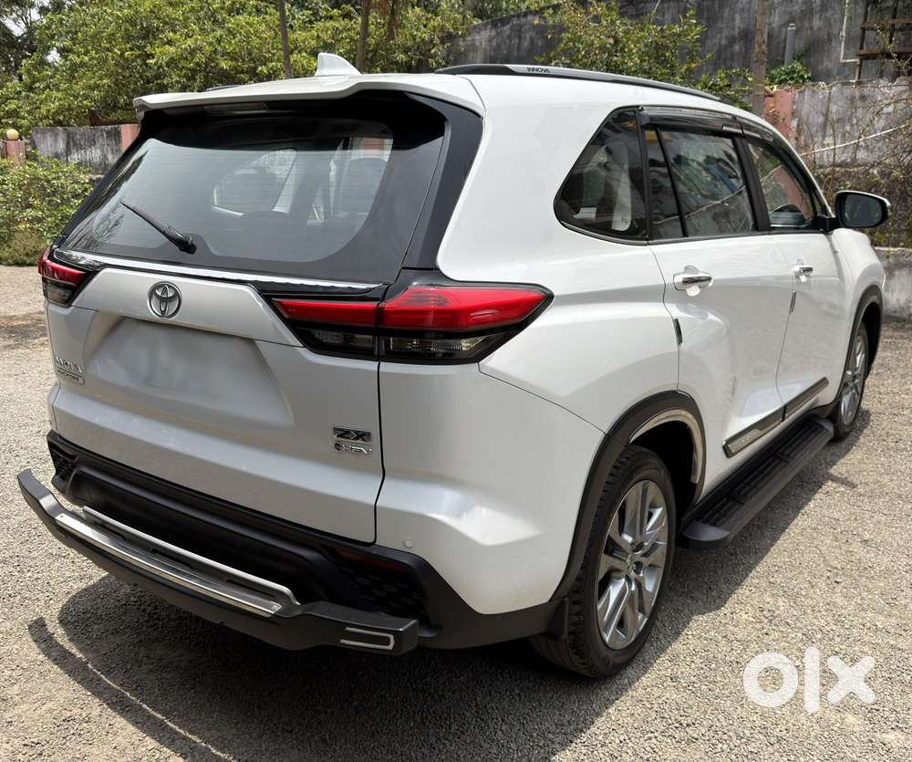 Toyota Innova Hycross 2.0 Zx (o) Hybrid 7 Str, 2025, Petrol