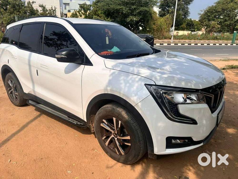 Mahindra Xuv700 2.0 Ax 3 Petrol Mt 5 Str, 2023, Petrol