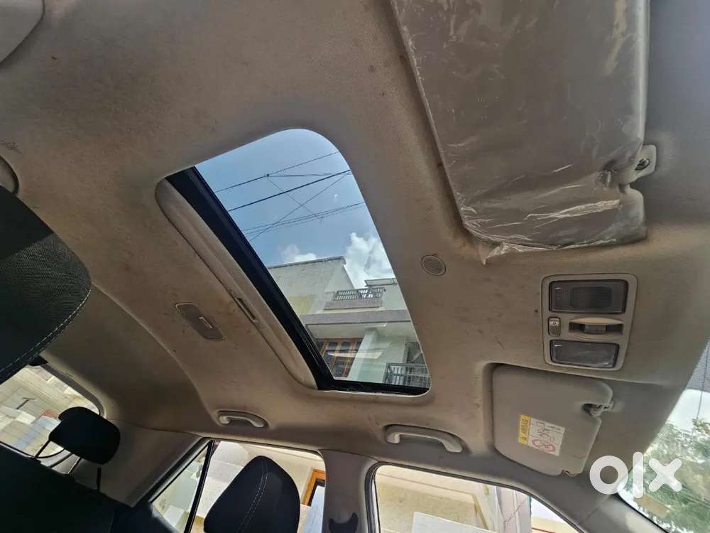 Hyundai Venue 1.0 Turbo Petrol Well Maintained With Sunroof, New Tyres