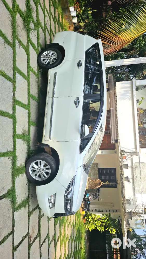 Toyota Innova Crysta 2.4v