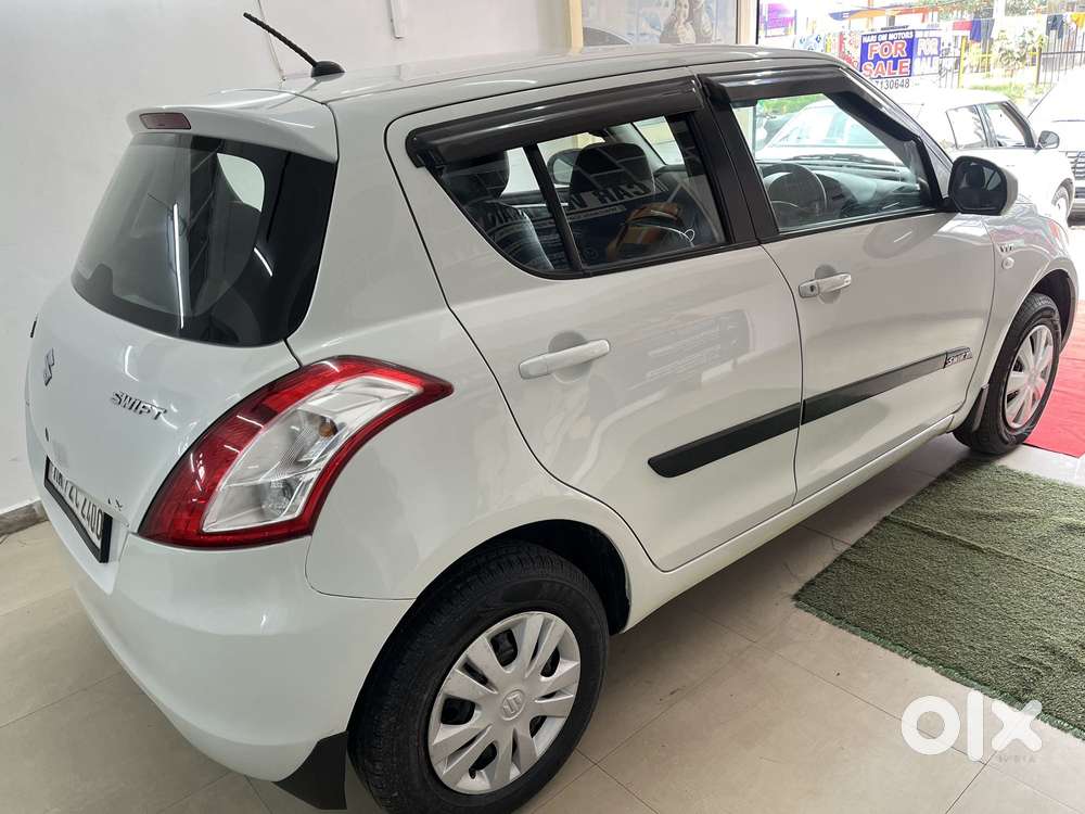Maruti Suzuki Swift Lxi Option, 2016, Petrol