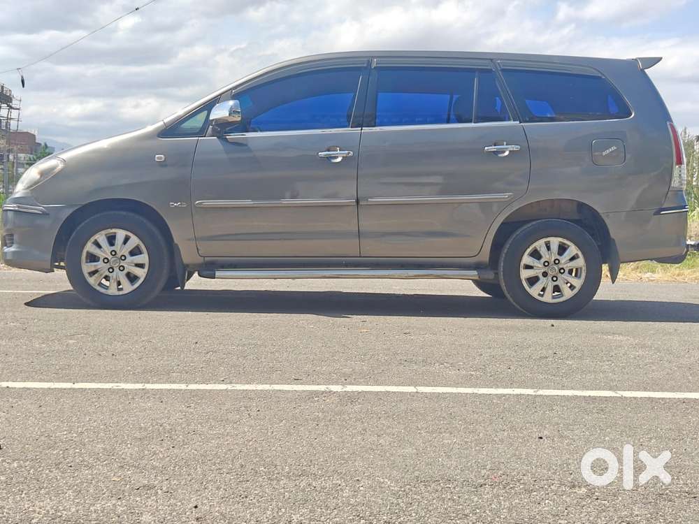 Toyota Innova 2.5 Vx 8 Seater Bs Iv, 2009, Diesel