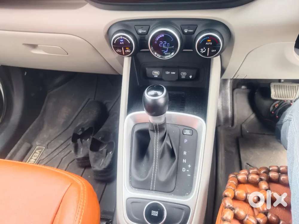 Hyundai Venue 2022 Petrol 4600 Km Driven