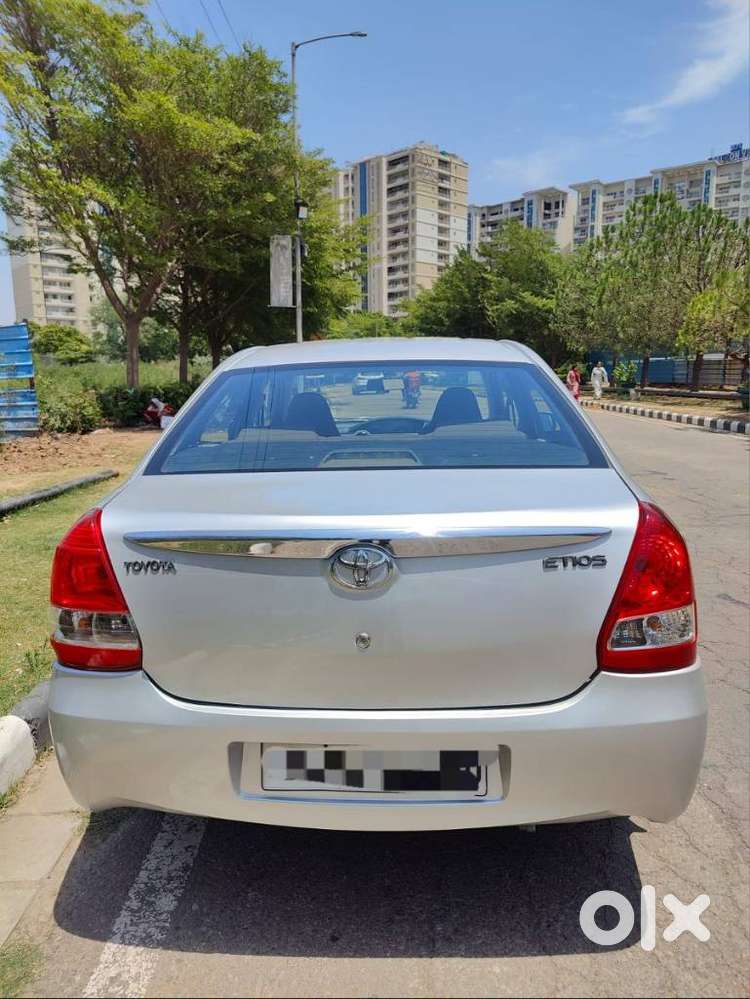 Toyota Etios V, 2011, Petrol
