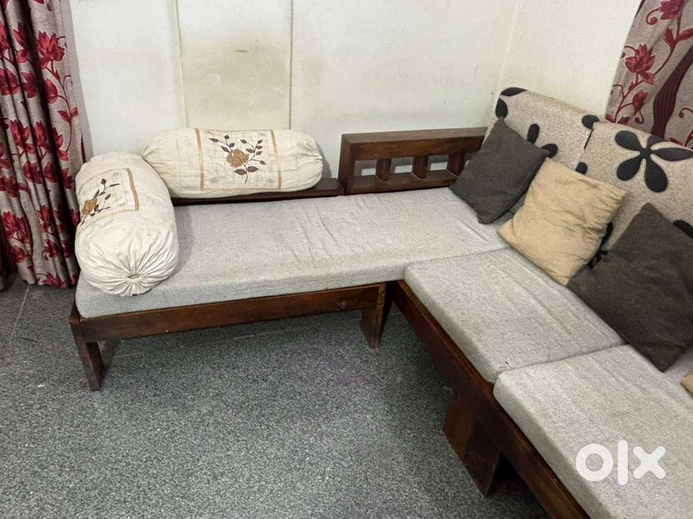Wodden sofa very good condition