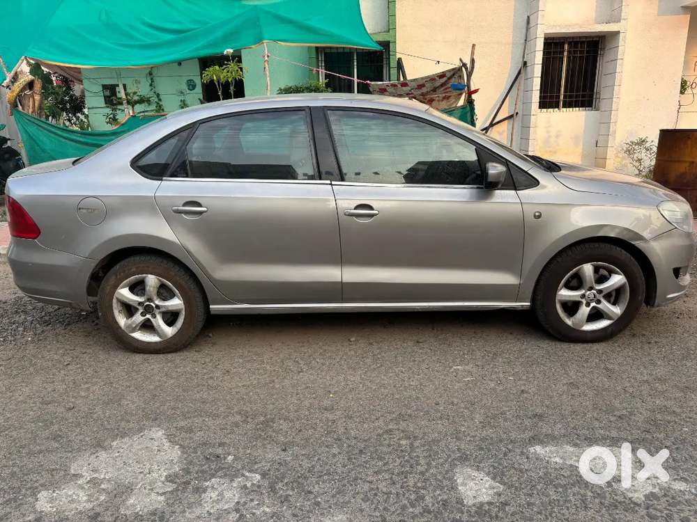 Skoda Rapid 2014 Petrol 175000 Km Driven