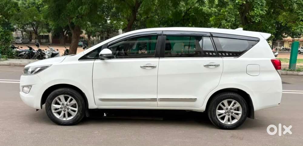 Toyota Innova Crysta [2020-ongoing] 2.4 Gx 8 Str, 2017, Diesel