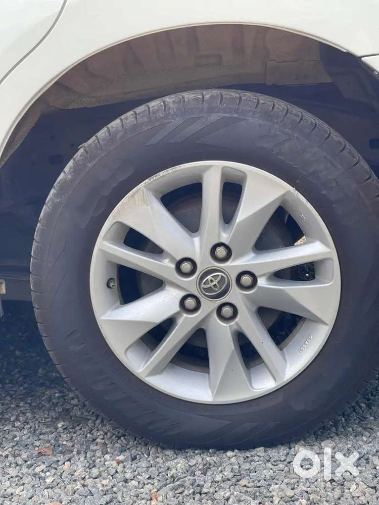 Innova Crysta 2.4 V 7 Seater