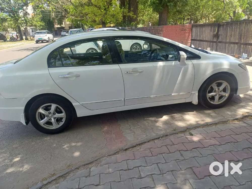 Honda Civic 1.8
 Petrol 2031 Tak Pass
1st Owner 
Sunroof 
All Original