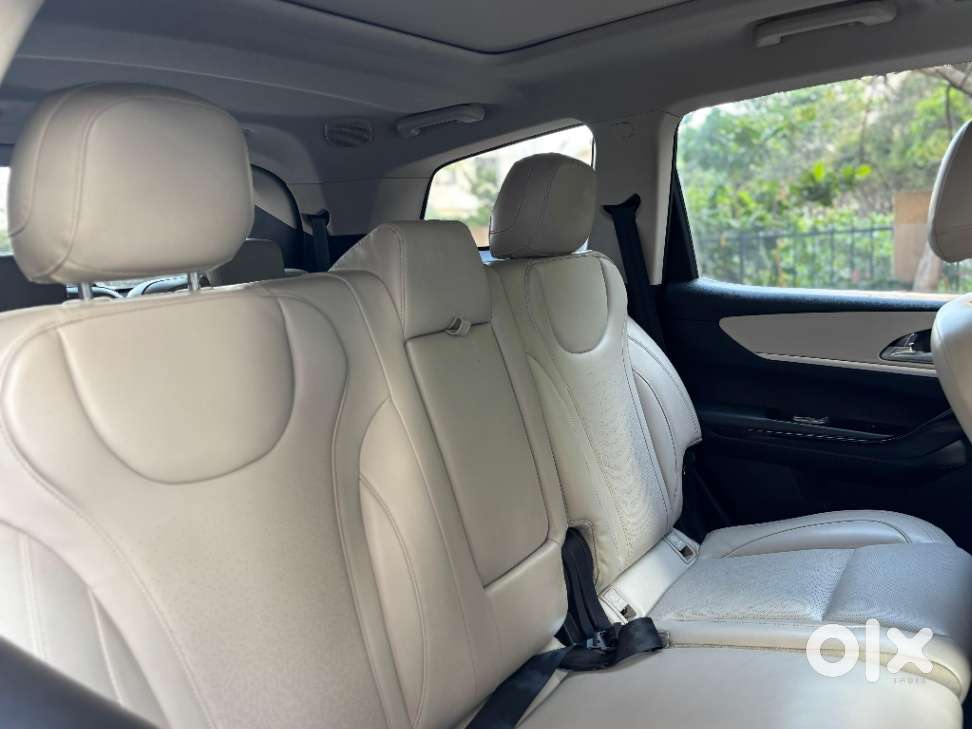 Mahindra Xuv700 Ax7 Luxury Pack Awd, 2022, Diesel