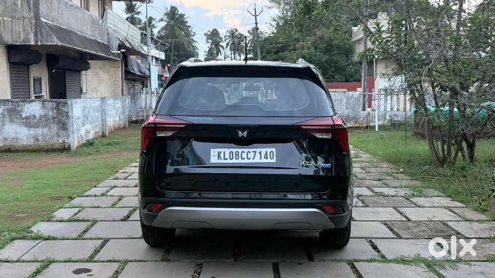 Mahindra Xuv700 2024 Petrol 15000 Km Driven 7 Seater