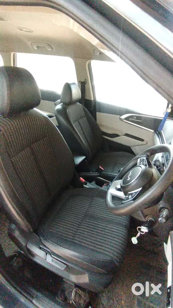 Good Condition And Interior Rear Camera Features,7 Seater Comfortable