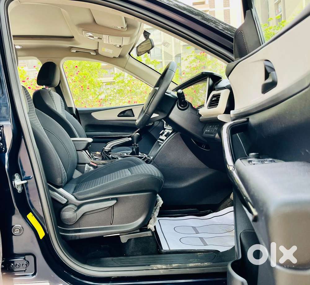 Mahindra Xuv700 2.2 Ax 7 Diesel At Str, 2025, Diesel