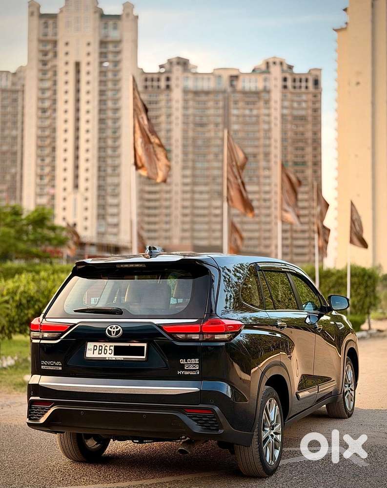 Toyota Innova Hycross 2.0 Zx (o) Hybrid 7 Str, 2023