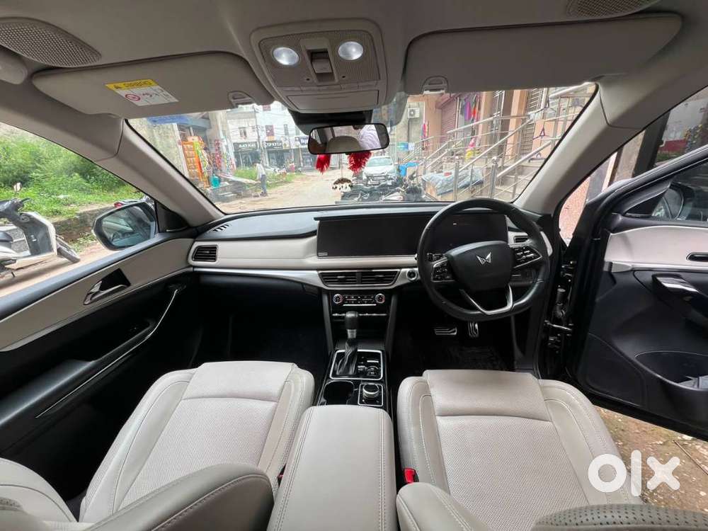 2026 Mahindra Xuv700 Ax7 At Luxury | Petrol | 14,200 Km | 2024 Make