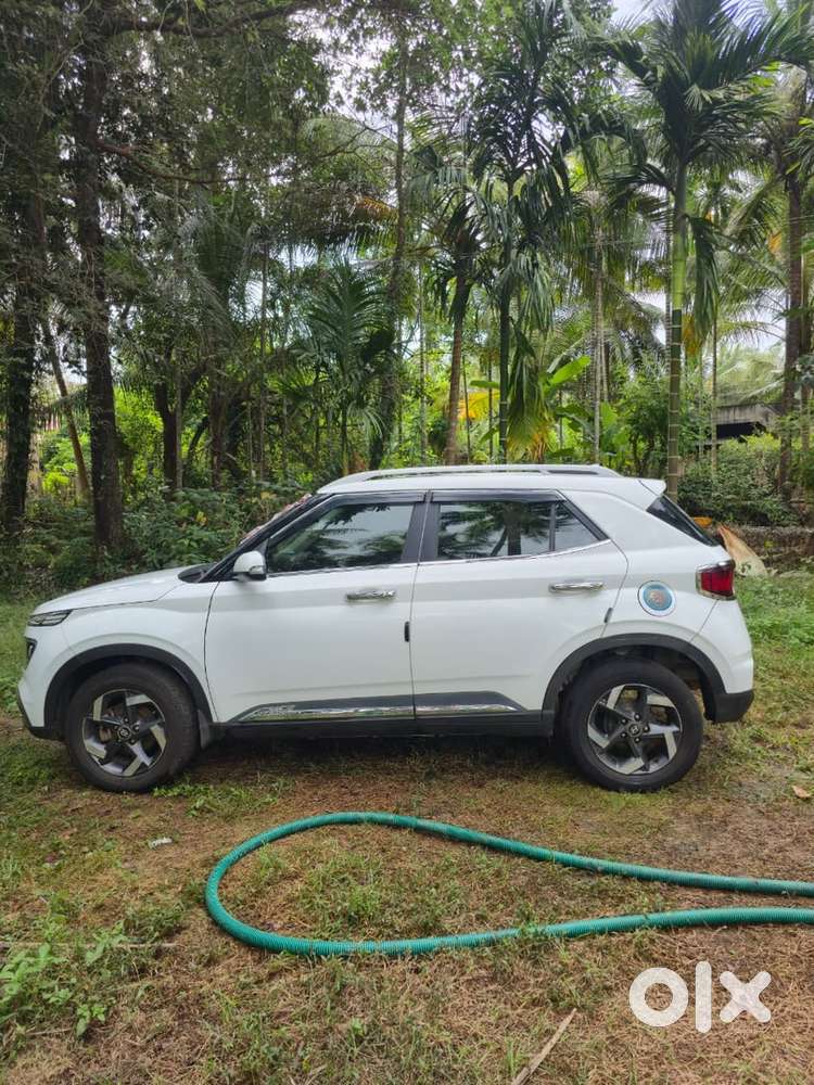 Hyundai Venue 2021 Diesel Well Maintained
