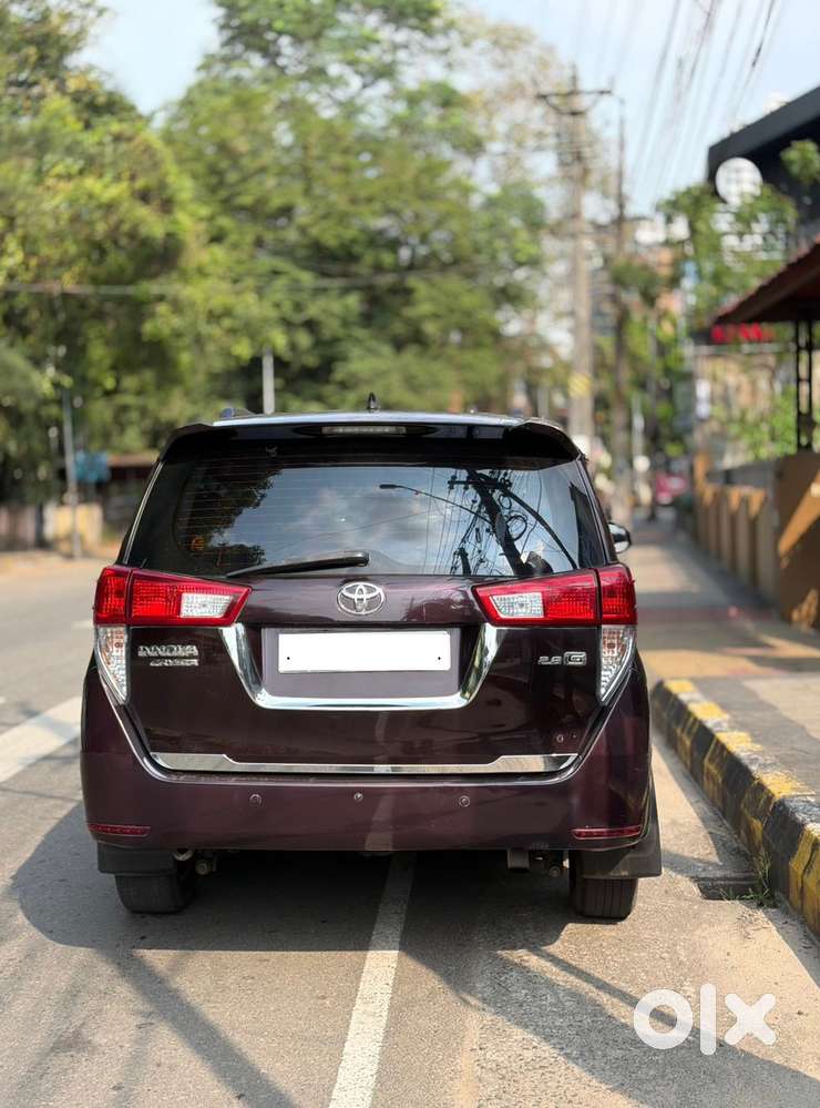 Toyota Innova Crysta 2016 Diesel Well Maintained