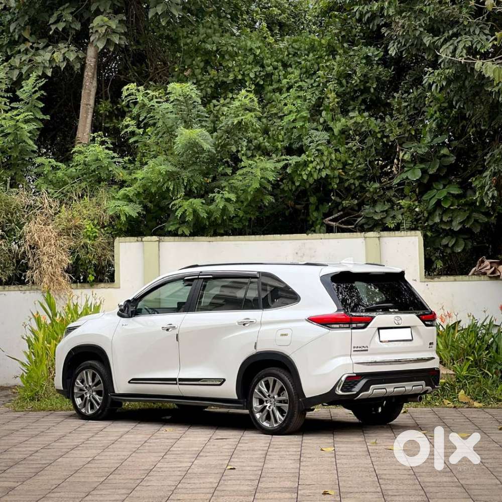 Toyota Innova Hycross 2.0 Zx (o) Hybrid 7 Str, 2025, Petrol