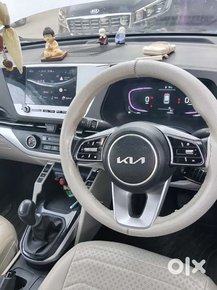Kia Carens 2023 Petrol 10500 Km Driven