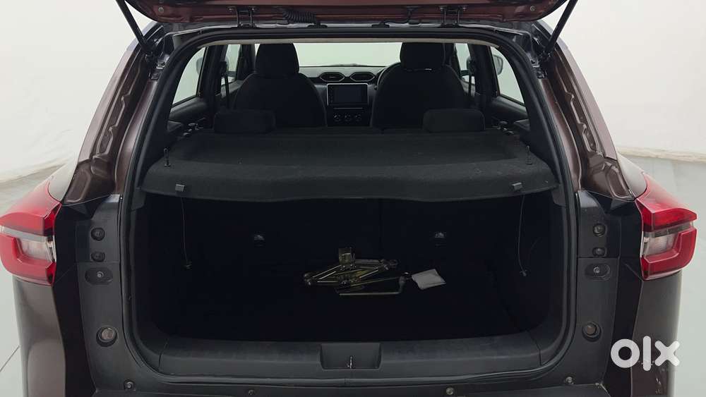 Nissan Magnite 1.0 Xv Premium, 2021, Petrol