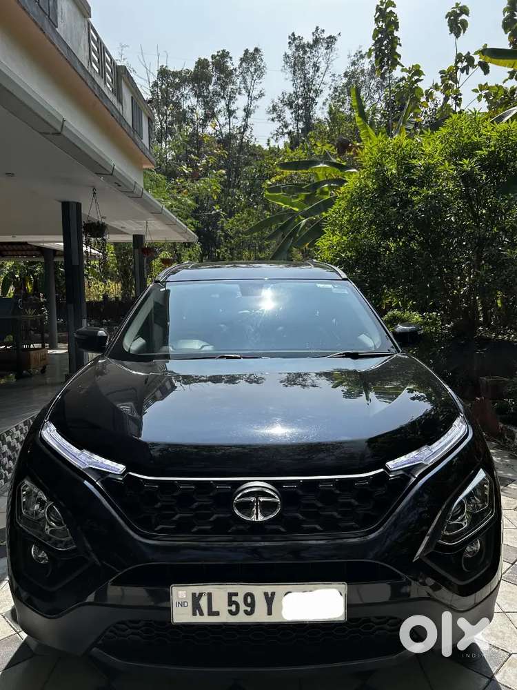 Tata Safari Dark Edition