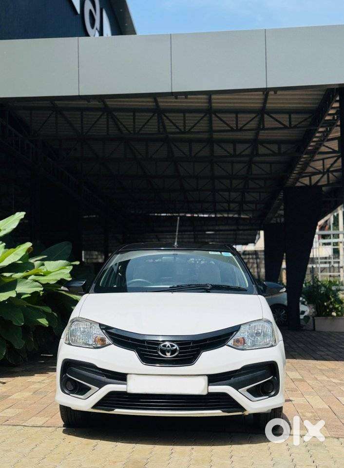 Toyota Etios Liva 1.2 V Dual Tone, 2019, Petrol