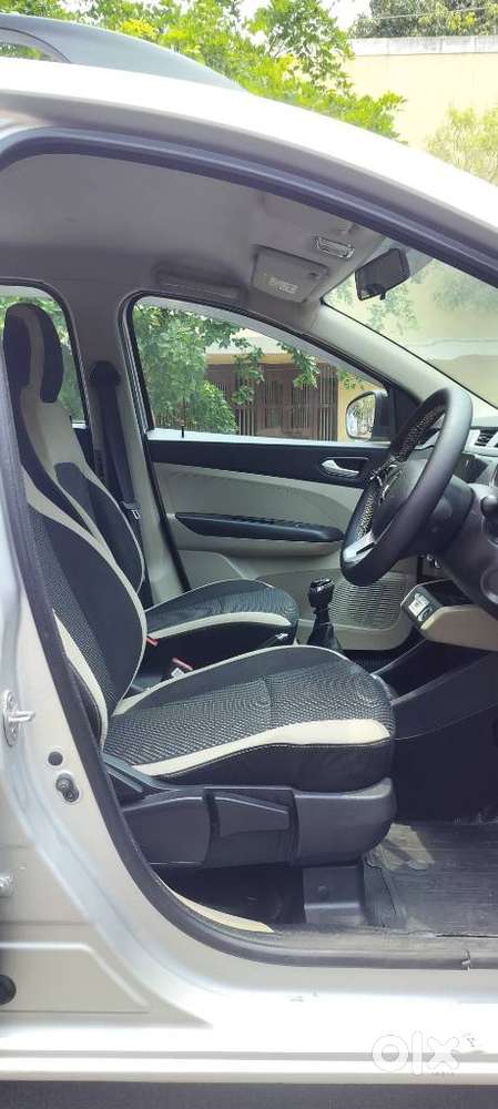 Renault Triber Rxz, 2022, Petrol