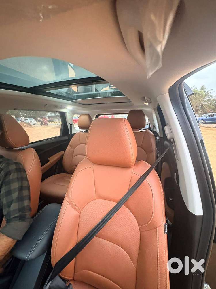 Mg Hector Plus 2022 Diesel 11800 Km Driven