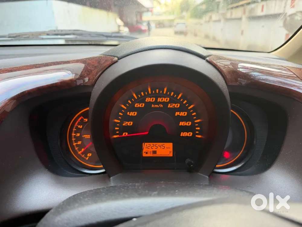 Well Maintained Honda Amaze With Loading