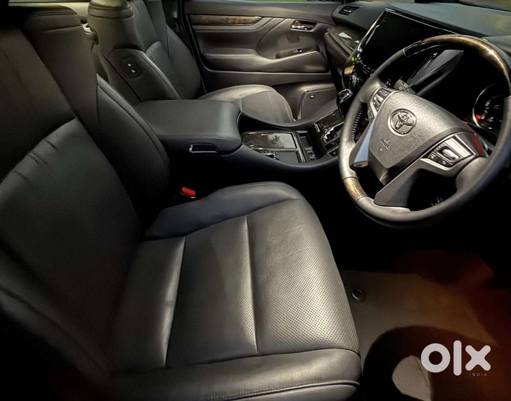 Toyota Vellfire 2.5 Executive Lounge, 2021, Petrol