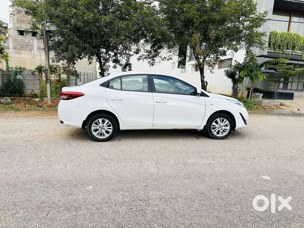 Toyota Yaris J Cvt, 2019, Petrol