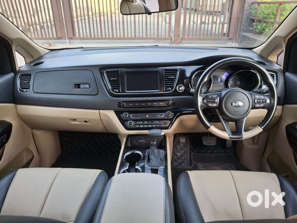 Kia Carnival Premium, 2021, Petrol