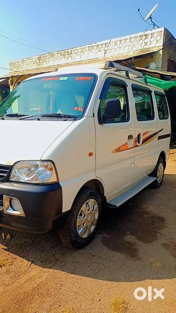 चारी टायर नवीन आहेत घरगुती वापर आहे  कोणताही गाडीला मेन्टेनस नाही .