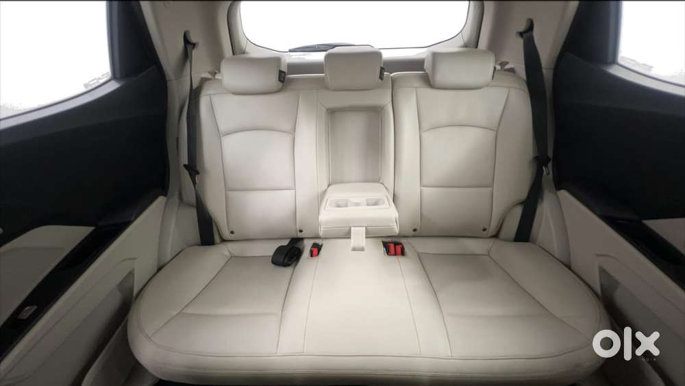 Mahindra Xuv300 1.2 W8 (o) Amt Petrol, 2022, Petrol