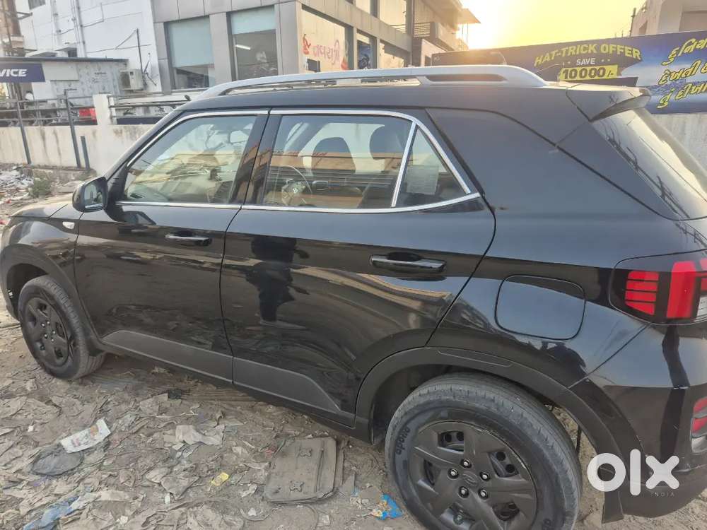 Hyundai Venue 2023 Petrol Well Maintained